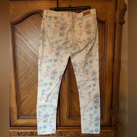 Levi’s Jeans - 524 Too Superlow Style - White Floral Print - Size 9 - Picture 2 of 5